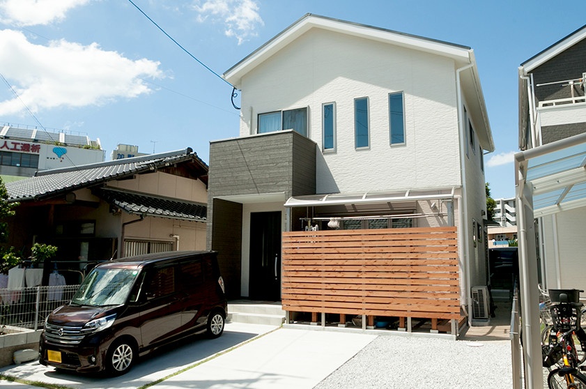 裸足で歩いたり寝転がったりしても気持ちが良い、無垢材の家